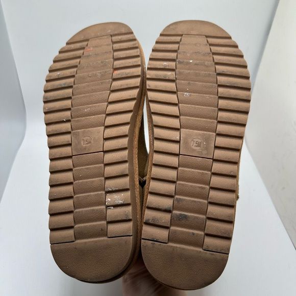 CUSHIONAIRE Women's Faux Shearling Genuine Suede cozy mule slippers +Memory Foam - Picture 5 of 7